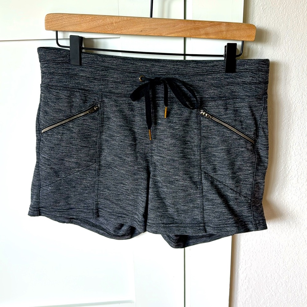 Athleta Women’s Shorts - Size Medium Heather Black/Gray